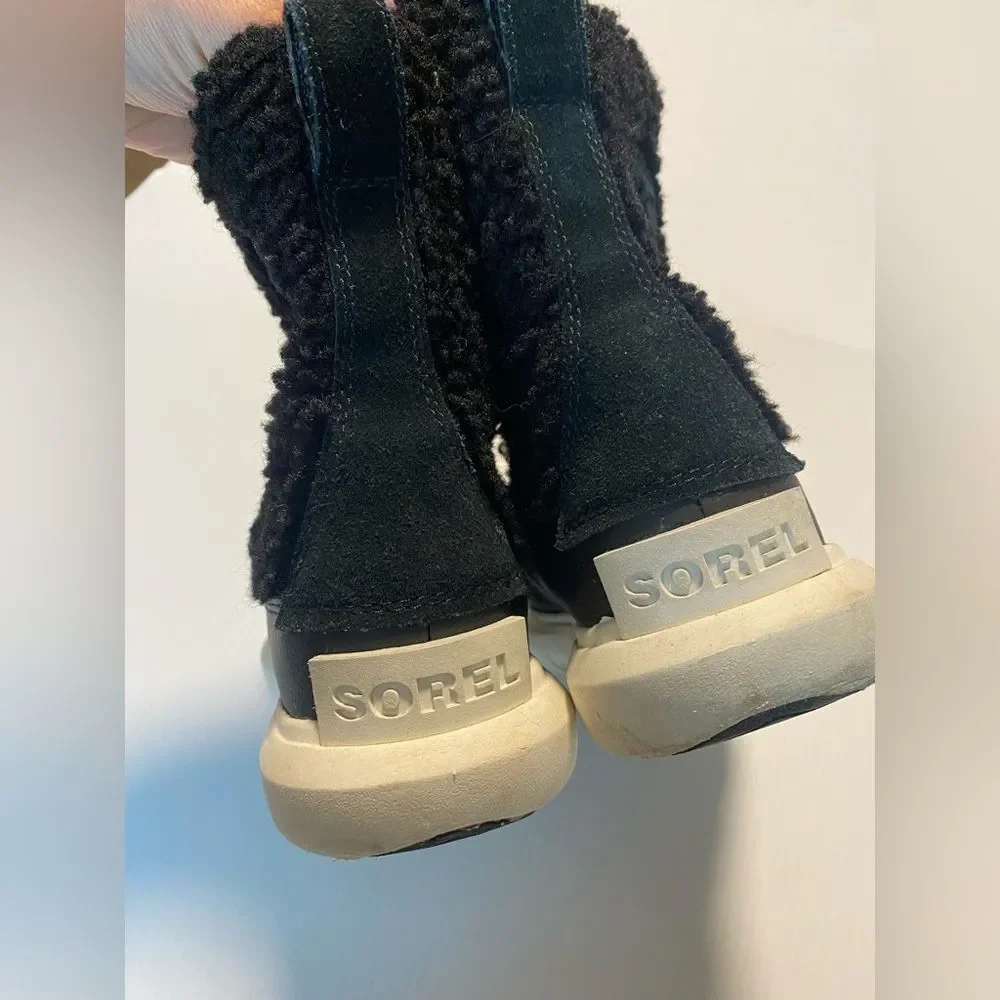 Sorel Explorer II Joan short flat black sherpa furry lace up suede boots kids 3